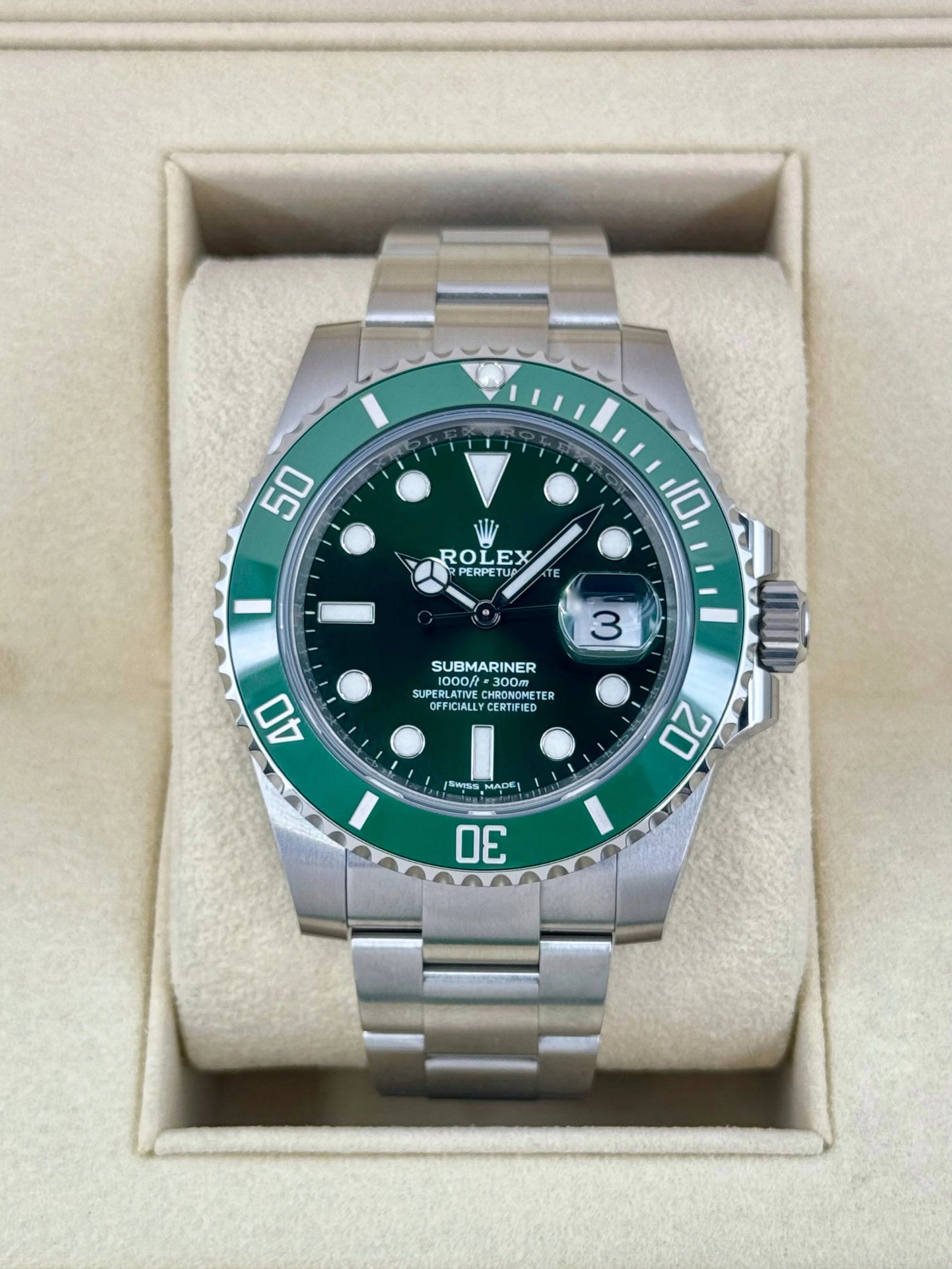 NEW OLD STOCK 2019 Rolex Submariner “Hulk” 40mm 116610LV Green Dial