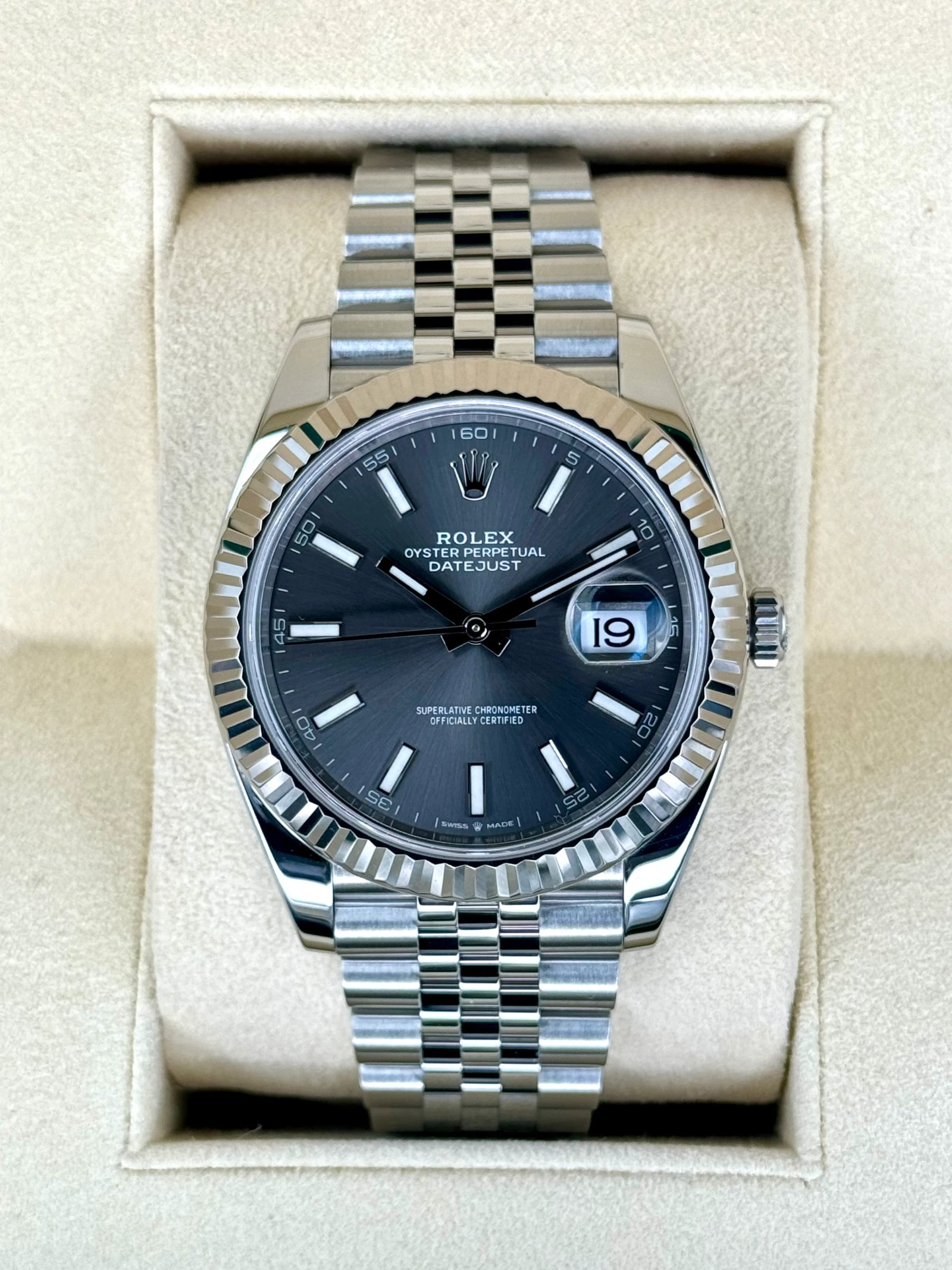 2021 Rolex Datejust 41mm 126334 Stainless Steel Jubilee Rhodium Dial