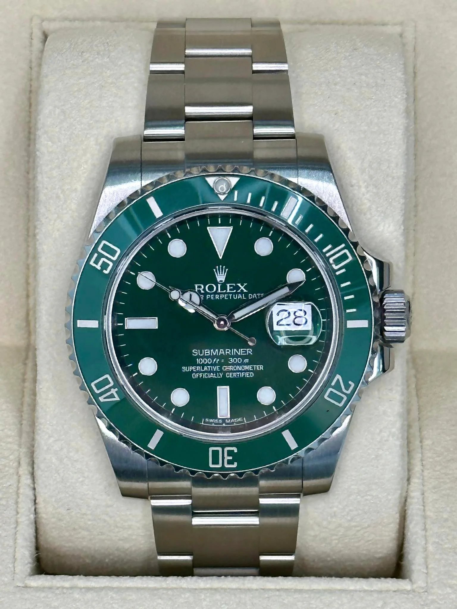 Rolex Submariner "Hulk" 40mm 116610LV Green Dial