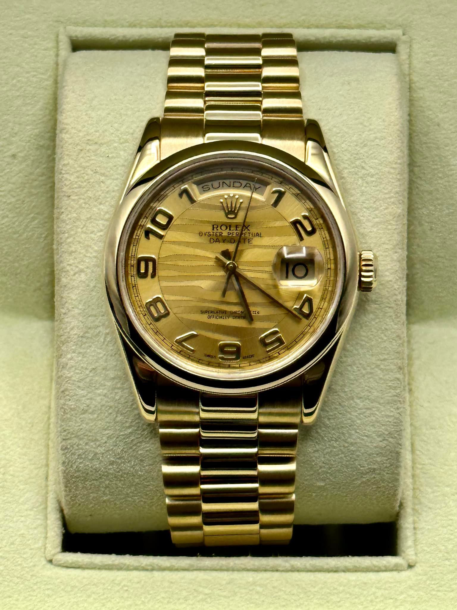 2000 Rolex Day-Date 36mm 118208 Presidential Champagne Wave Dial