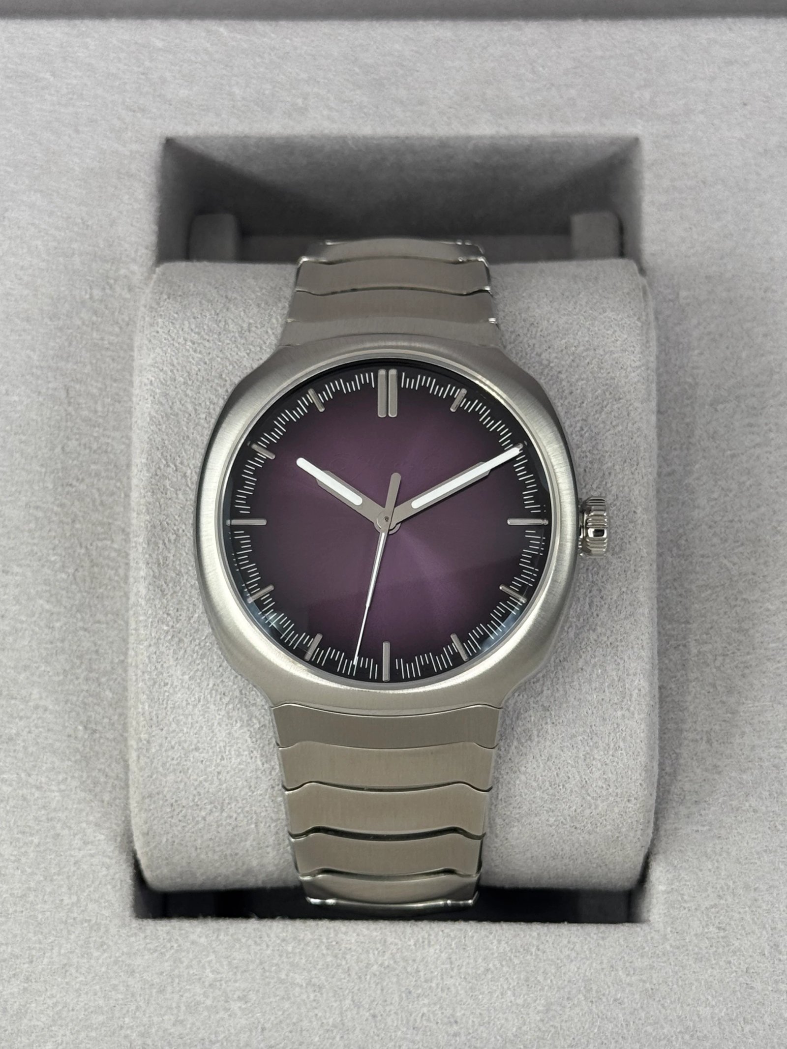 2024 H. Moser & Cie. Streamliner Center Seconds 6201-1201 Purple