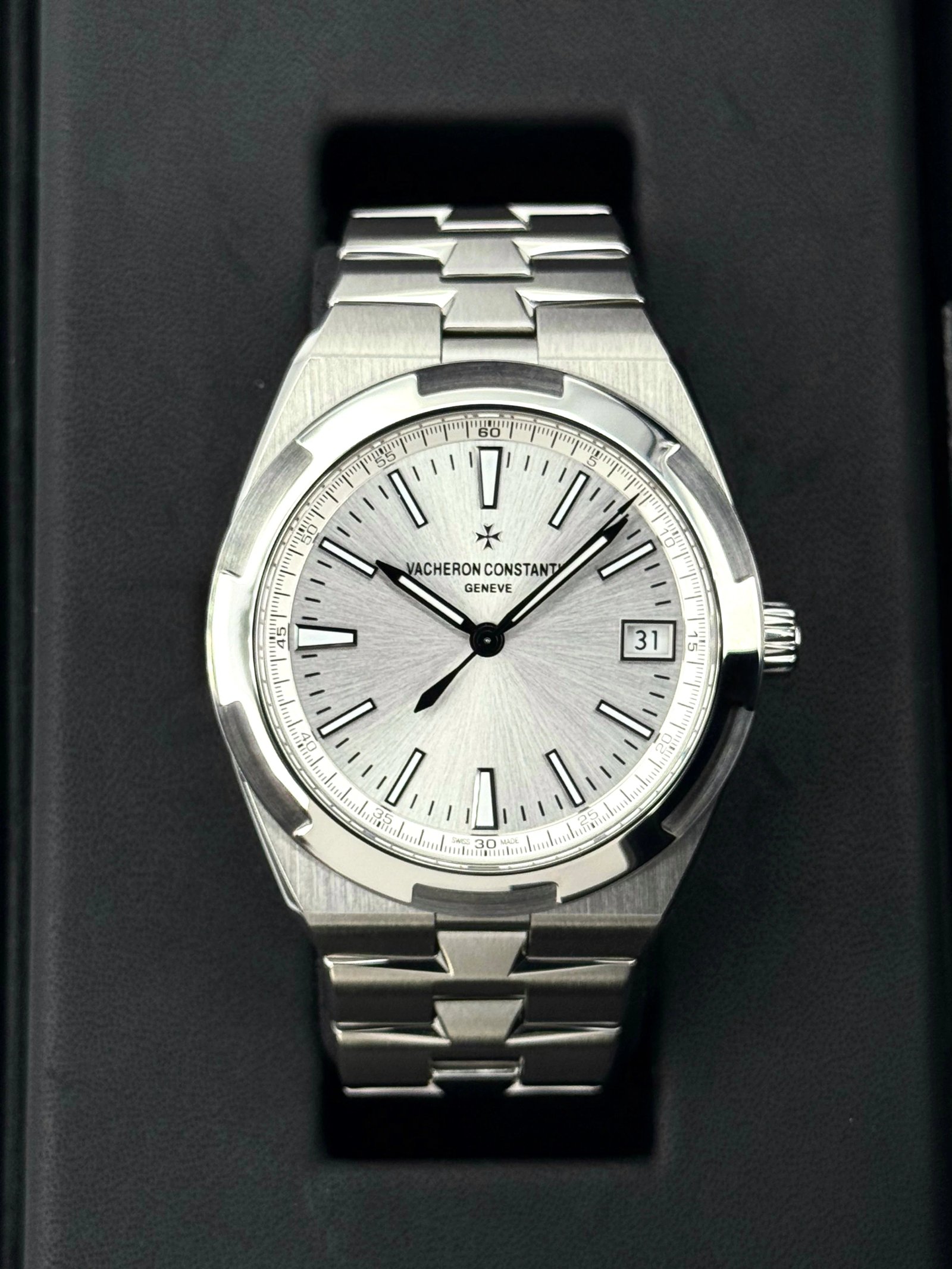 2018 Vacheron Constantin Overseas 41mm 4500V Stainless Silver Dial