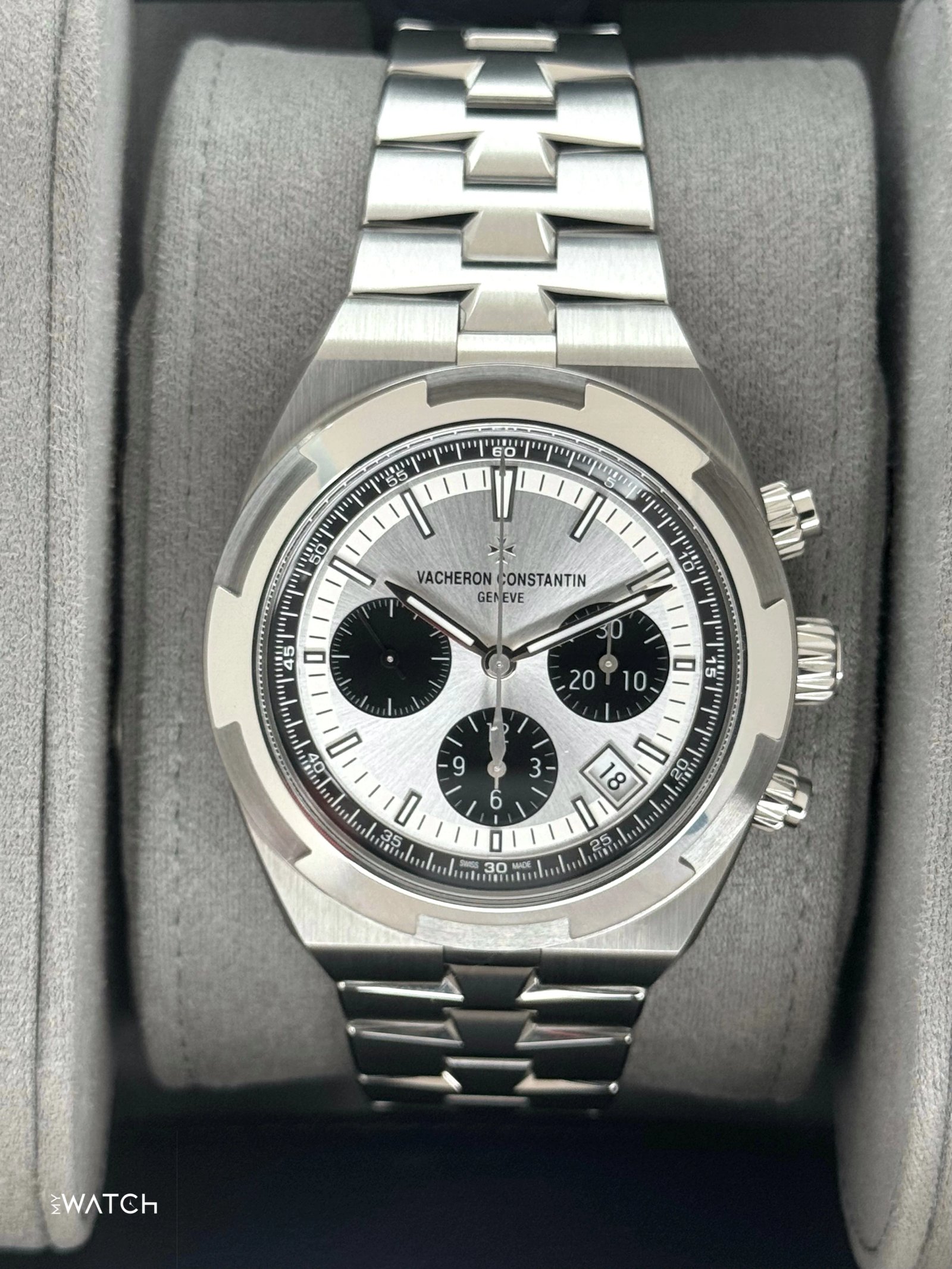 NEW 2025 Vacheron Constantin Overseas 42.5mm 5520V Stainless Steel Silver Dial