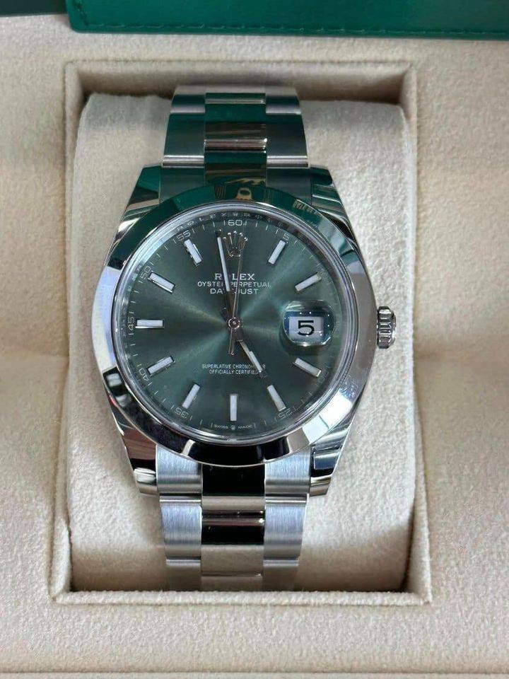 New 2023 Rolex Datejust 41mm 126300 Oyster Green Dial