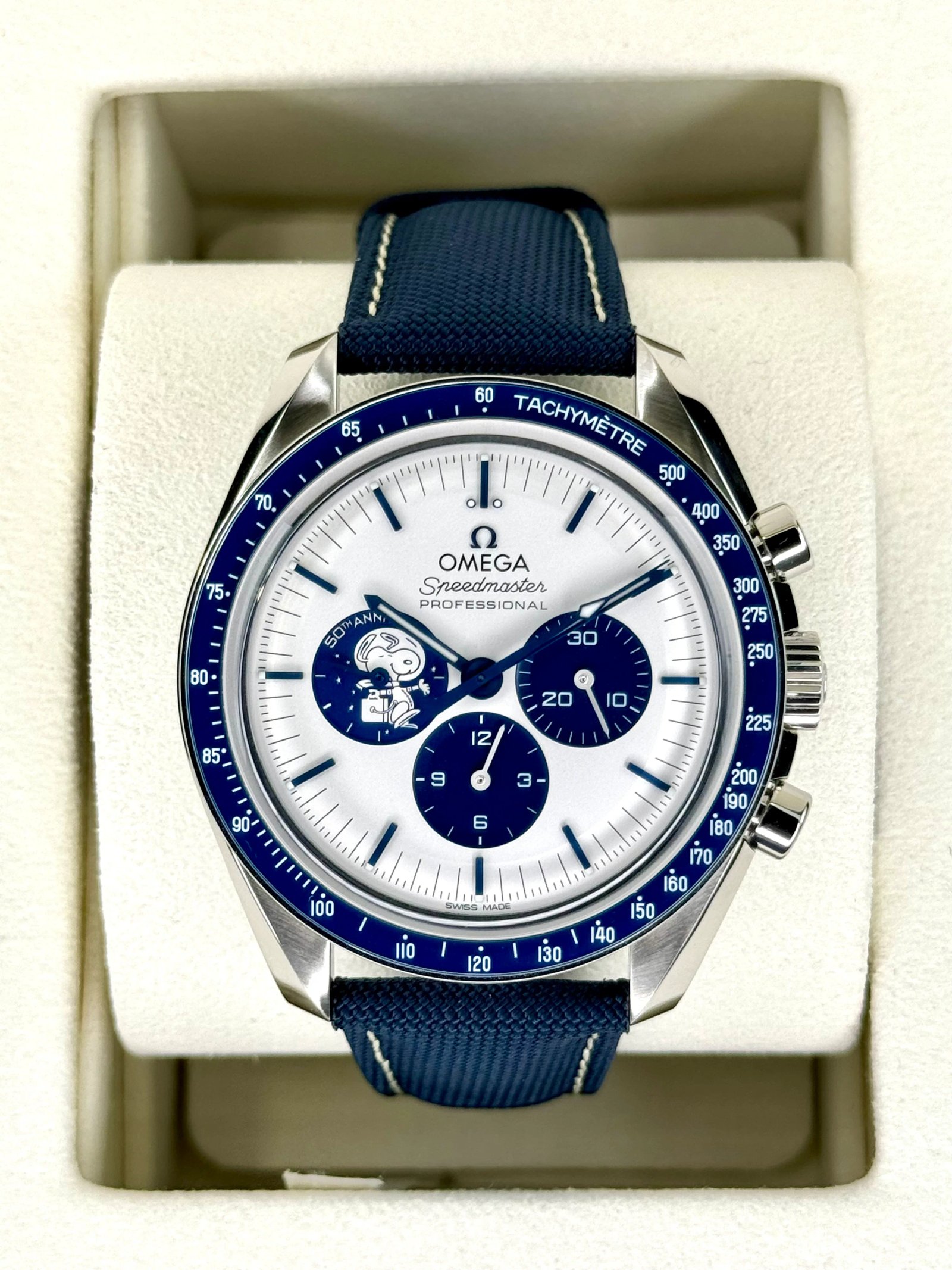 NEW 2024 Omegas Speedmaster Silver Snoopy Award 310.32.42.50.02.001